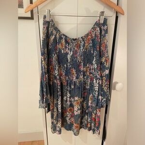 NWOT Size Small Angie Floral Sleeved Top.